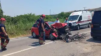 Balıkesir Erdek'te İki Otomobil Çarpıştı: 1 Ölü, 2 Yaralı