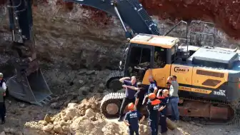 Denizli Merkezefendi'de inşaat kazası: Kepçe operatörü göçük altında can verdi