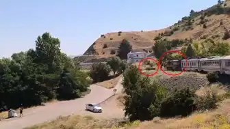 Elazığ'da Yolcu Treni ile Otomobil Çarpıştı: Kaza Anı Kamerada