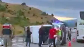 Erzincan-Erzurum Kara Yolunda Minibüs Devrildi: 16 Yaralı