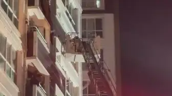 Esenyurt'ta 14 Katlı Binada Yangın: Mahsur Kalan 13 Kişi Tahliye Edildi
