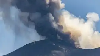 Etna Yanardağı'nda Şiddetli Patlama: Hava Trafiğine Kırmızı Kod Verildi