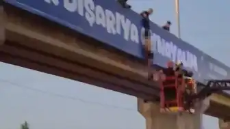 Gebze'de Üst Geçitte Ölü Adam Bulundu