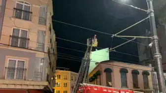 İstanbul Fatih'te Binanın Çatısındaki Baz İstasyonunda Yangın Çıktı