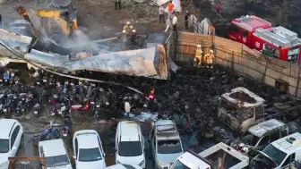 İzmir Bornova'da yediemin otoparkında yangın: 62 araç kullanılamaz hale geldi