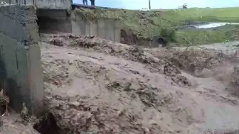 Kars Arpaçay'da Sel Felaketi: Polat Köyü Yolunda Ulaşım Durma Noktasına Geldi