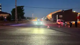Kayseri Tomarza'da Trafik Kazası Sonrası Kaçmaya Çalışan Sürücü Yayalara ve Polise Çarptı: 1 Ölü, 2 Yaralı