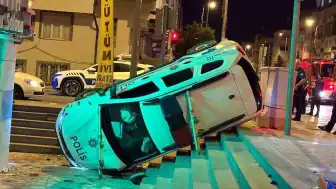 Kayseri'de otomobille çarpışan polis aracı yan yattı: 3 yaralı