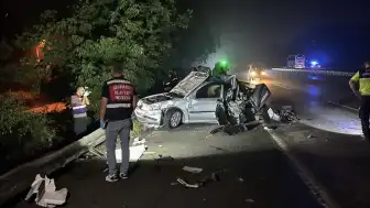 Kocaeli Anadolu Otoyolu'nda Tırın Otomobile Çarpması Sonucu 1 Çocuk Öldü, 3 Yaralı