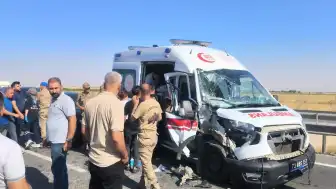 Nusaybin'de Ambulansın Karıştığı Zincirleme Trafik Kazası: 3 Yaralı
