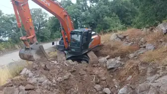 Sakarya'da İş Makinesiyle Define Kazısı Yapan 5 Şüpheli Yakalandı