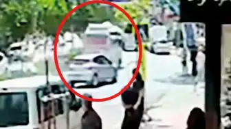Seyhan'da Minibüsün Çarptığı Genç Kadın Hayatını Kaybetti: Sürücü Tutuklandı
