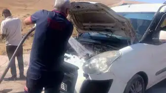 Siirt Çevre Yolunda Seyir Halindeki Araç Alev Aldı