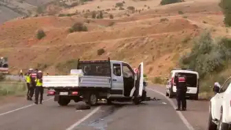 Sivas Divriği'de Şerit İhlali İddiasıyla Trafik Kazası: 1 Ölü, 2 Yaralı
