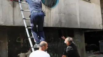 Antalya'da Yangın Sırasında Mahsur Kalan Kedi İtfaiye Tarafından Kurtarıldı