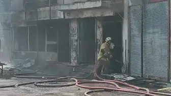 İzmir'in Buca İlçesinde Sünger Deposunda Yangın