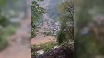 Hindistan'da Şiddetli Yağışlar Sel ve Çamur Kaymalarına Yol Açtı