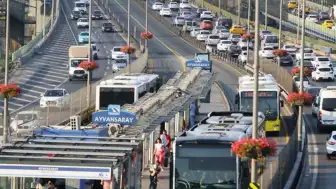 İstanbul'da Trafik Durumu: 22 Ekim Perşembe Günü Hangi Yollarda Yoğunluk Yaşanıyor?