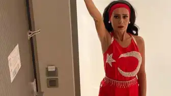 Yıldız Tilbe'den Milli Takım Marşı Açıklaması: 'Ben Küfürlü Yaparım, Okuyamazsınız'
