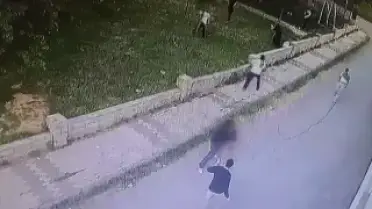 İstanbul'da 2 Çocuk, 1 Çocuğu Bıçaklayarak Öldürdü