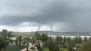İzmir Menemen'de Hortum ve Dolu: Ani Hava Değişikliği Etkili Oldu