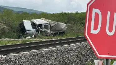 Kamyonete çarpan trenin ardından 1 kişi hayatını kaybetti, 3 kişi yaralandı