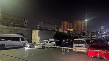Küçükçekmece'de Dur İhtarına Uymayan Araçtan Polise Ateş Açıldı: 1 Polis Yaralandı