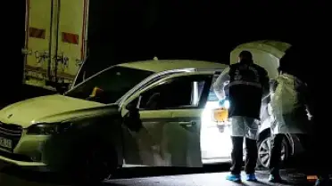 Küçükçekmece'de Polisten Kaçan Şüpheliler Kovalamaca Sonucu Yakalandı: 1 Polis Memuru Yaralandı