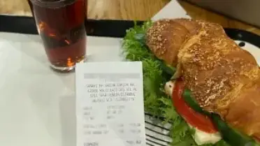 Sabiha Gökçen Havalimanı'nda Çay ve Sandviç Fiyatları Tartışma Yarattı
