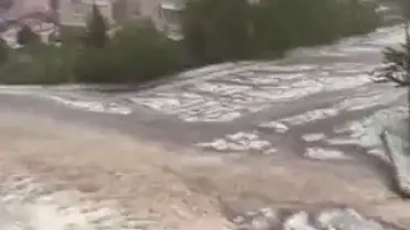 Tokat'ta Sağanak ve Dolu: Ev ve İş Yerlerinde Su Baskınları Yaşandı