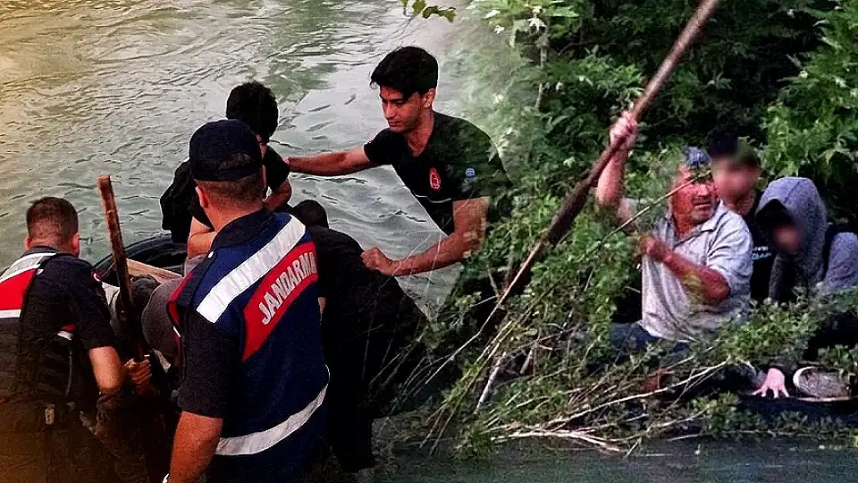 Antalya'da Irmağın Ortasında Kalan Gençlere Şambrelli Kurtarma Operasyonu