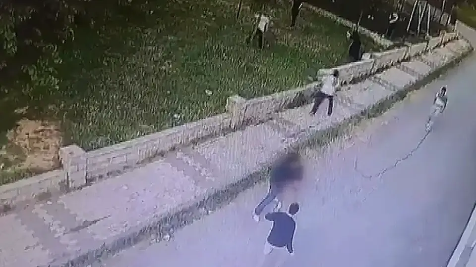 İstanbul'da 2 Çocuk, 1 Çocuğu Bıçaklayarak Öldürdü