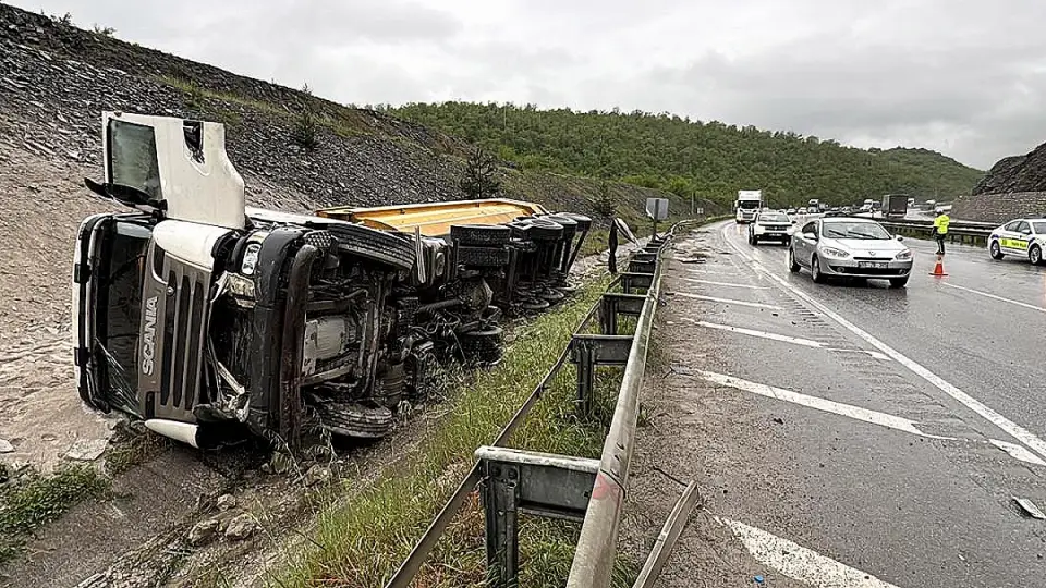 Samsun'da İki TIR Çarpıştı: 2 Sürücü Yaralandı