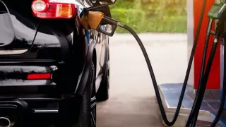 23 Nisan 2026 Akaryakıt Fiyatları: Motorinde İndirim, Benzinde Değişiklik Yok