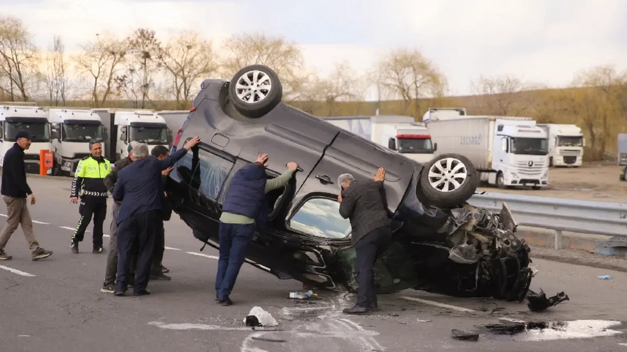 Erzurum'da Trafik Kazası: 4 Yaralı