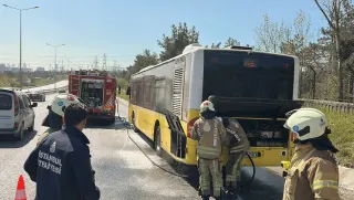 Eyüpsultan'da Otobüste Yangın: Yolcular Tahliye Edildi, Trafik Oluştu