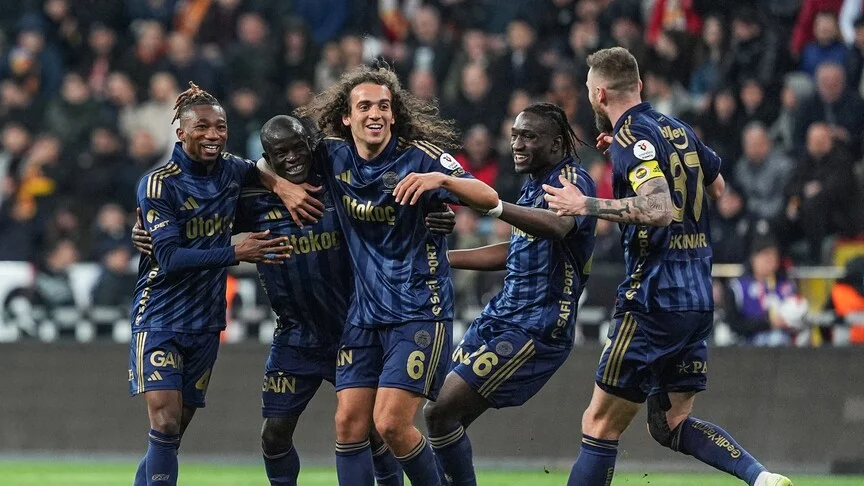 Fenerbahçe, Kayserispor'u 4 Golle Farklı Mağlup Etti