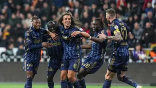 Fenerbahçe, Kayserispor'u 4 Golle Farklı Mağlup Etti