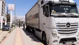 İran'a 6 yardım TIR'ı daha sevk edildi