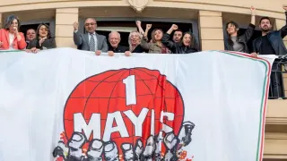 İstanbul Barosu'na 1 Mayıs Pankartı Asıldı: 'Halkın Ekmeğidir Adalet'
