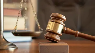 İzmir'de Kadın Cinayeti: Eşi Tarafından Vurularak Öldürüldü