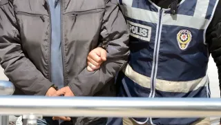 İzmir'de Okullara Yönelik Tehdit Paylaşımları Nedeniyle 30 Kişi Gözaltına Alındı