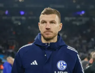E.D., 40 Yaşında Schalke 04'te Tarihi Bir İmza Atmaya Hazırlanıyor