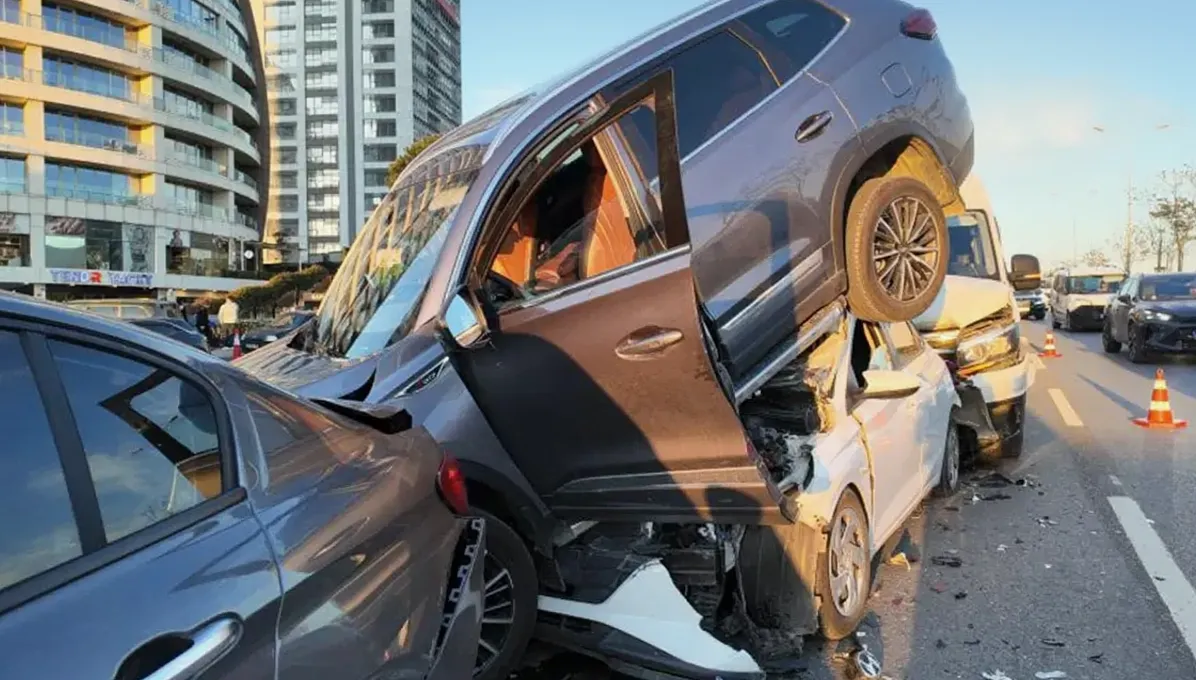Kartal'da Zincirleme Kaza: 5 Yaralı