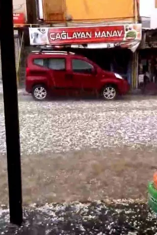 Ankara'da Şiddetli Dolu Yağışı Hayatı Olumsuz Etkiledi