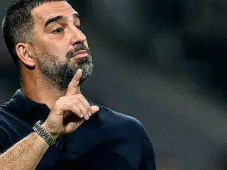 Arda Turan'ın Takımının Maçında Hava Saldırısı Sirenleri Çaldı: Oyun Durdu