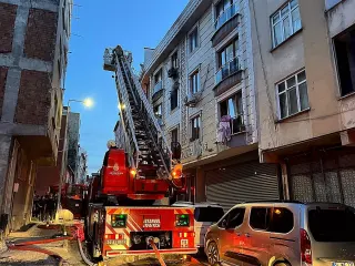 Bağcılar'da Apartman Dairesinde Yangın: Hasar Meydana Geldi