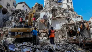 İsrail Savaş Uçakları Lübnan'da Sağlık Merkezi Yakınını Bombaladı