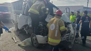 Karacabey'de Kamyonet TIR'ın Altına Girdi: 1 Ölü, 1 Ağır Yaralı