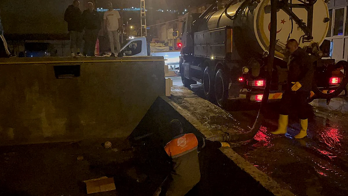 Kayseri'de Şiddetli Yağış Nedeniyle Su Baskınları ve Kurtarma Çalışmaları